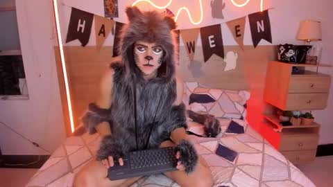 Justin online show from 10-31-25, 01:23