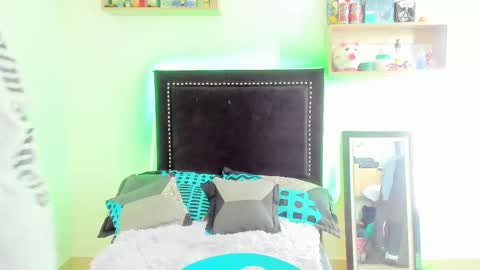 Snapshot of justine_ad chatting on 11-11-25, 12:27 Justine online show from 11-11-25, 12:27