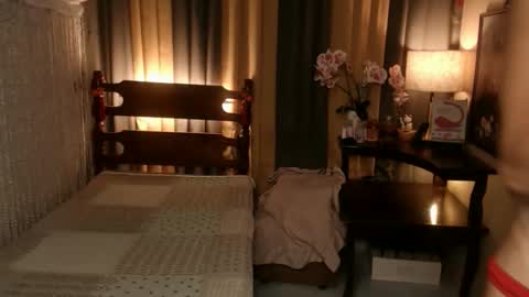 Snapshot of justine_hunk chatting on 12-02-25, 04:29 justine_hunk online show from 12-02-25, 04:29