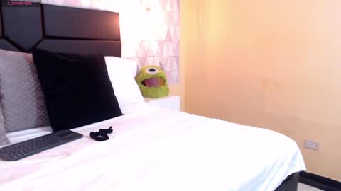 Snapshot of justineperry chatting on 01-24-25, 01:13 Justine online show from 01-24-25, 01:13