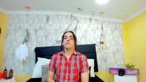 Snapshot of justineperry chatting on 10-31-25, 04:02 Justine online show from 10-31-25, 04:02