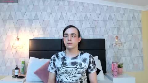 Snapshot of justineperry chatting on 11-19-25, 02:44 Justine online show from 11-19-25, 02:44