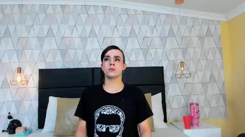 Snapshot of justineperry chatting on 12-17-25, 07:47 Justine online show from 12-17-25, 07:47