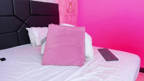 Justine online show from 06-04-26, 04:51