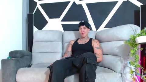 justinfuller_31 online show from 11-18-25, 04:22