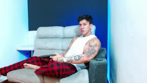 justinfuller_31 online show from 04-12-26, 06:24