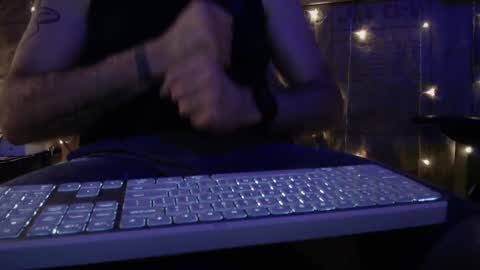 Snapshot of justinmoore1987 chatting on 02-18-25, 01:00 justinmoore1987 online show from 02-18-25, 01:00