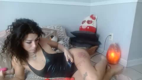 Snapshot of justjezzebel chatting on 10-01-25, 06:36 JustJezzebel online show from 10-01-25, 06:36