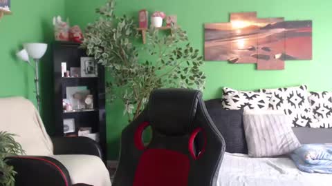 Justme online show from 05-30-26, 07:16