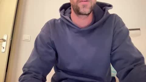 justmeandyou00 online show from 12-01-25, 01:27