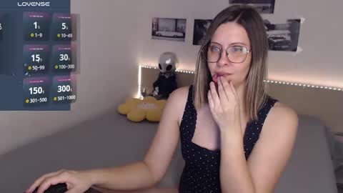 Julie online show from 02-02-25, 05:21