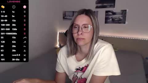 Julie online show from 09-19-25, 03:56