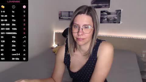 Julie online show from 09-29-25, 03:44