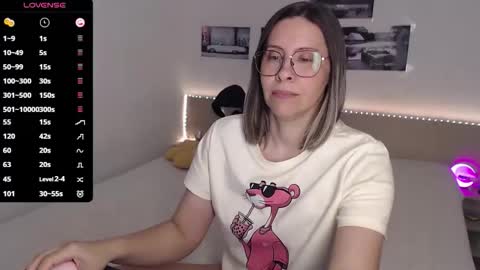 Julie online show from 04-25-26, 03:31