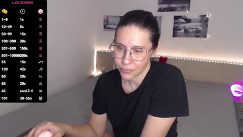 Julie online show from 05-12-26, 04:15