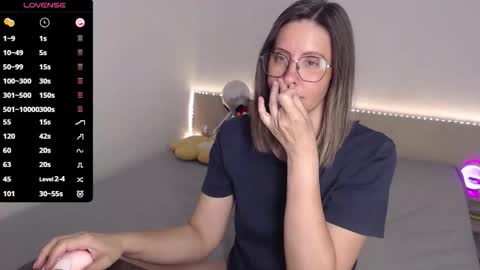 Julie online show from 06-08-26, 03:51