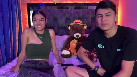 Snapshot of juva_ chatting on 10-19-25, 10:32 Juan and friends online show from 10-19-25, 10:32