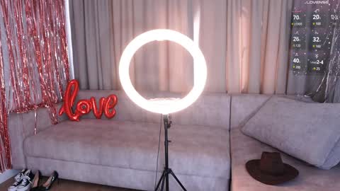 Amely online show from 09-17-25, 04:25