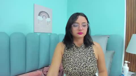 Snapshot of kae_styles chatting on 03-05-25, 12:05 Kyelie online show from 03-05-25, 12:05