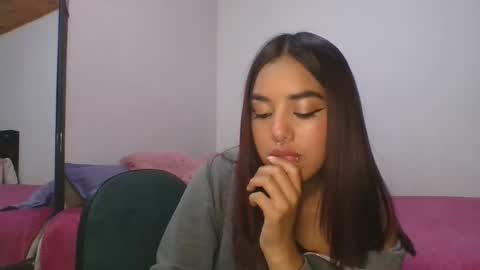 KAHELIINDEPENDENT MODEL online show from 01-23-25, 01:08