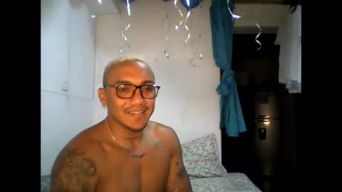 Snapshot of kail_1111 chatting on 12-16-25, 05:01 kail_1111 online show from 12-16-25, 05:01