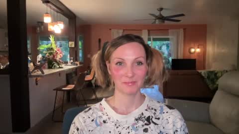 Snapshot of kaileeshy chatting on 01-29-25, 04:05 Kailee Smile online show from 01-29-25, 04:05