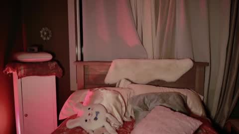 Snapshot of kaileeshy chatting on 11-19-25, 04:34 Kailee Smile online show from 11-19-25, 04:34