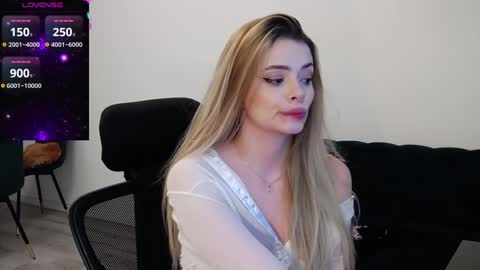 Snapshot of kailyn_moen01 chatting on 12-02-24, 10:01 Kailyn online show from 12-02-24, 10:01