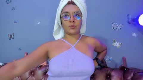 kaira_mosse_ online show from 03-25-26, 12:00