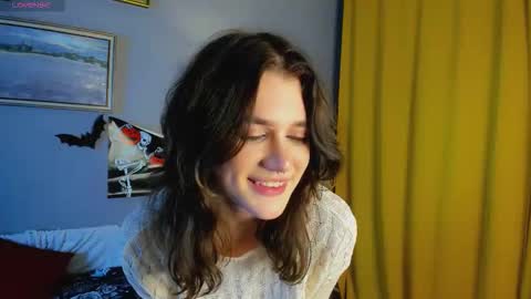 Snapshot of kairlune chatting on 10-31-25, 10:11 Eshley online show from 10-31-25, 10:11