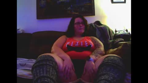 Snapshot of kaitybyrd chatting on 11-28-25, 01:41 Kaitybyrd online show from 11-28-25, 01:41
