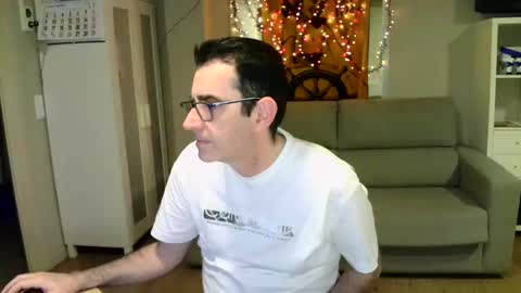 Snapshot of kalem48 chatting on 12-15-24, 01:35 MusicMen49 online show from 12-15-24, 01:35
