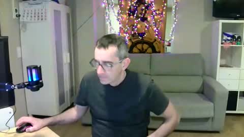 Snapshot of kalem48 chatting on 01-01-25, 10:46 MusicMen49 online show from 01-01-25, 10:46