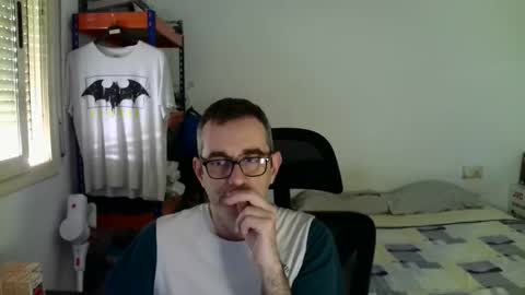 Snapshot of kalem48 chatting on 04-08-26, 07:41 MusicMen49 online show from 04-08-26, 07:41