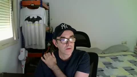 Snapshot of kalem48 chatting on 04-11-26, 08:40 MusicMen49 online show from 04-11-26, 08:40