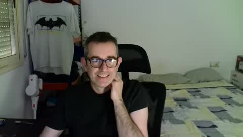 Snapshot of kalem48 chatting on 04-12-26, 12:32 MusicMen49 online show from 04-12-26, 12:32