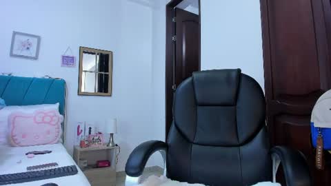 Snapshot of kam_lopez chatting on 06-13-26, 08:07 Kamilalopez online show from 06-13-26, 08:07