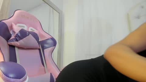 Snapshot of kamila_arias chatting on 12-06-24, 12:05 online show from 12-06-24, 12:05