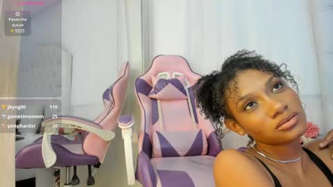 Snapshot of kamila_arias chatting on 12-12-24, 10:20 online show from 12-12-24, 10:20