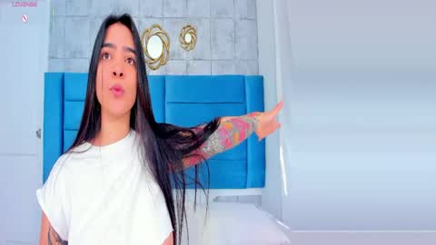 Snapshot of kamilabetancourt chatting on 05-18-26, 02:45 Kamila Betancourt online show from 05-18-26, 02:45