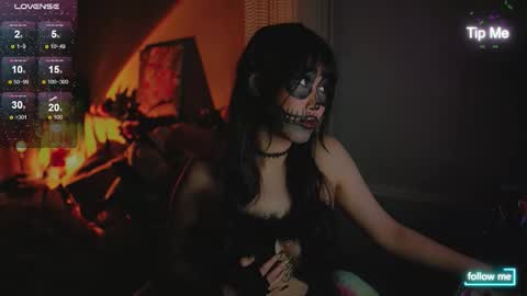 Snapshot of kamilee__xo chatting on 10-31-25, 07:48 kamilee__xo online show from 10-31-25, 07:48