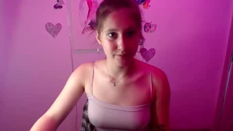 Snapshot of kamilla_love_ chatting on 09-09-25, 01:32 kamilla_love_ online show from 09-09-25, 01:32