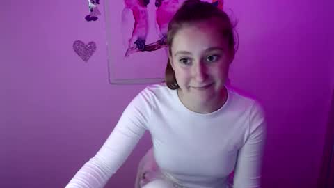 Snapshot of kamilla_love_ chatting on 09-19-25, 02:40 kamilla_love_ online show from 09-19-25, 02:40