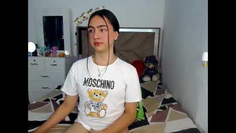 Snapshot of kammi_candy chatting on 06-06-26, 01:21 -- kammi -- online show from 06-06-26, 01:21