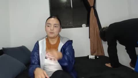Snapshot of kammy_cami chatting on 04-28-26, 11:32 kammy y camila online show from 04-28-26, 11:32