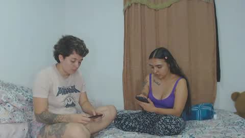 Snapshot of kammy_cami chatting on 06-11-26, 02:53 kammy y camila online show from 06-11-26, 02:53