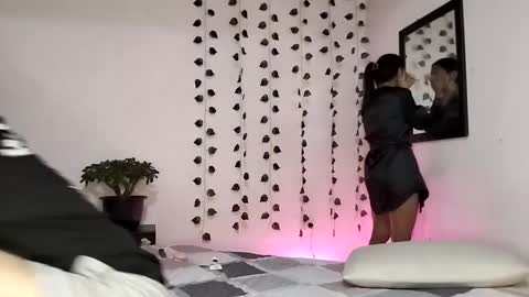 Komurasaki atsui online show from 01-25-25, 12:05