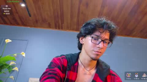 Snapshot of kane_del_toro chatting on 11-26-25, 07:42 kane_del_toro online show from 11-26-25, 07:42