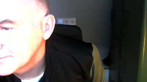 Snapshot of kapitein_rob chatting on 12-18-24, 03:00 Robbie online show from 12-18-24, 03:00