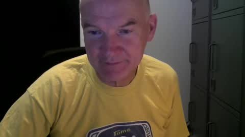 Snapshot of kapitein_rob chatting on 11-11-25, 06:02 Robbie online show from 11-11-25, 06:02